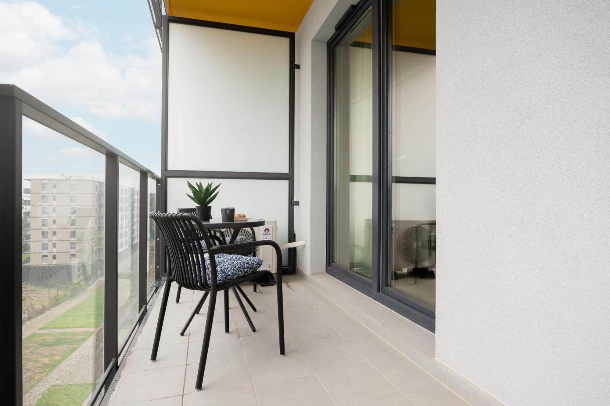 Stylish Apartments With Parking By Noclegi Renters Варшава Экстерьер фото